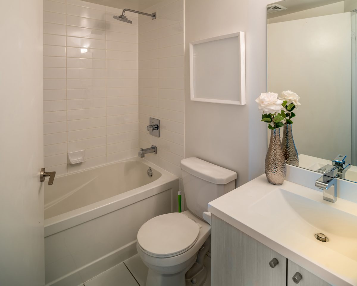 Picking the Right Bathroom Cabinets